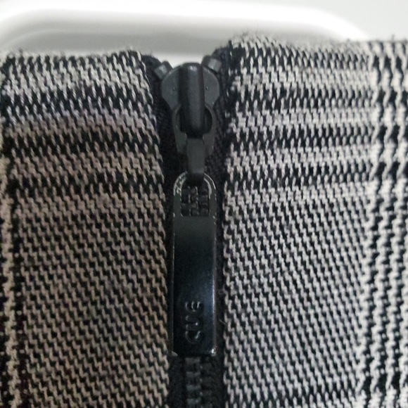 Cue Plaid Fitted Waist Grey & Black Knee-length Dress - Size 8 - Picture 7 of 11